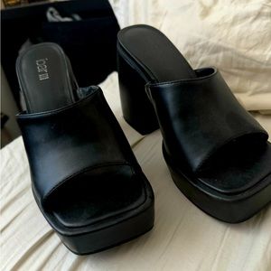 Platform mule sandal